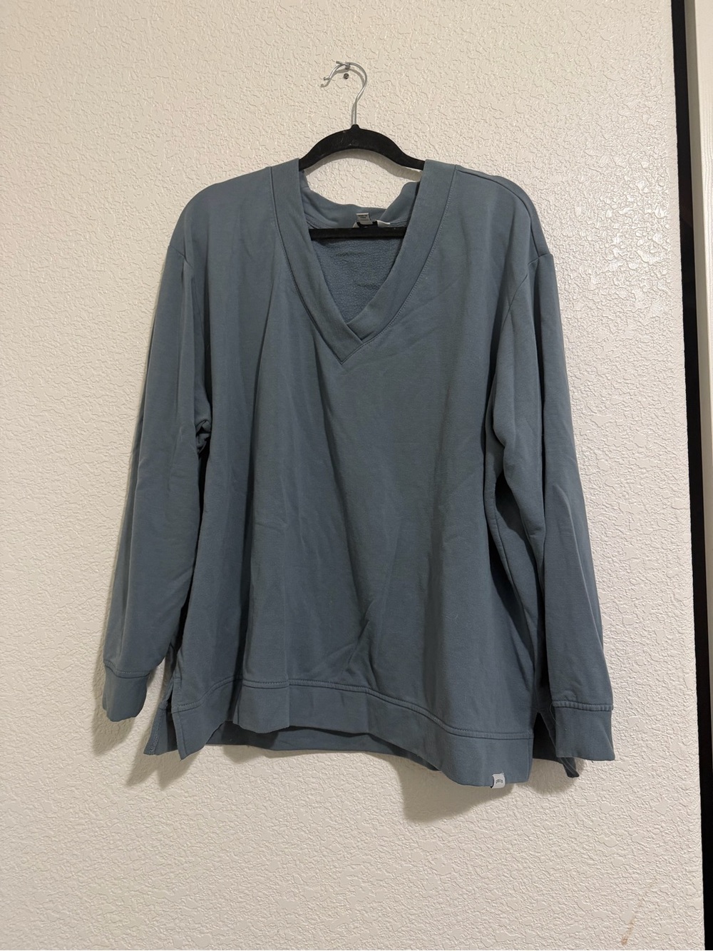 4/$25 Orvis Slate Blue V‑Neck Pullover size XXL